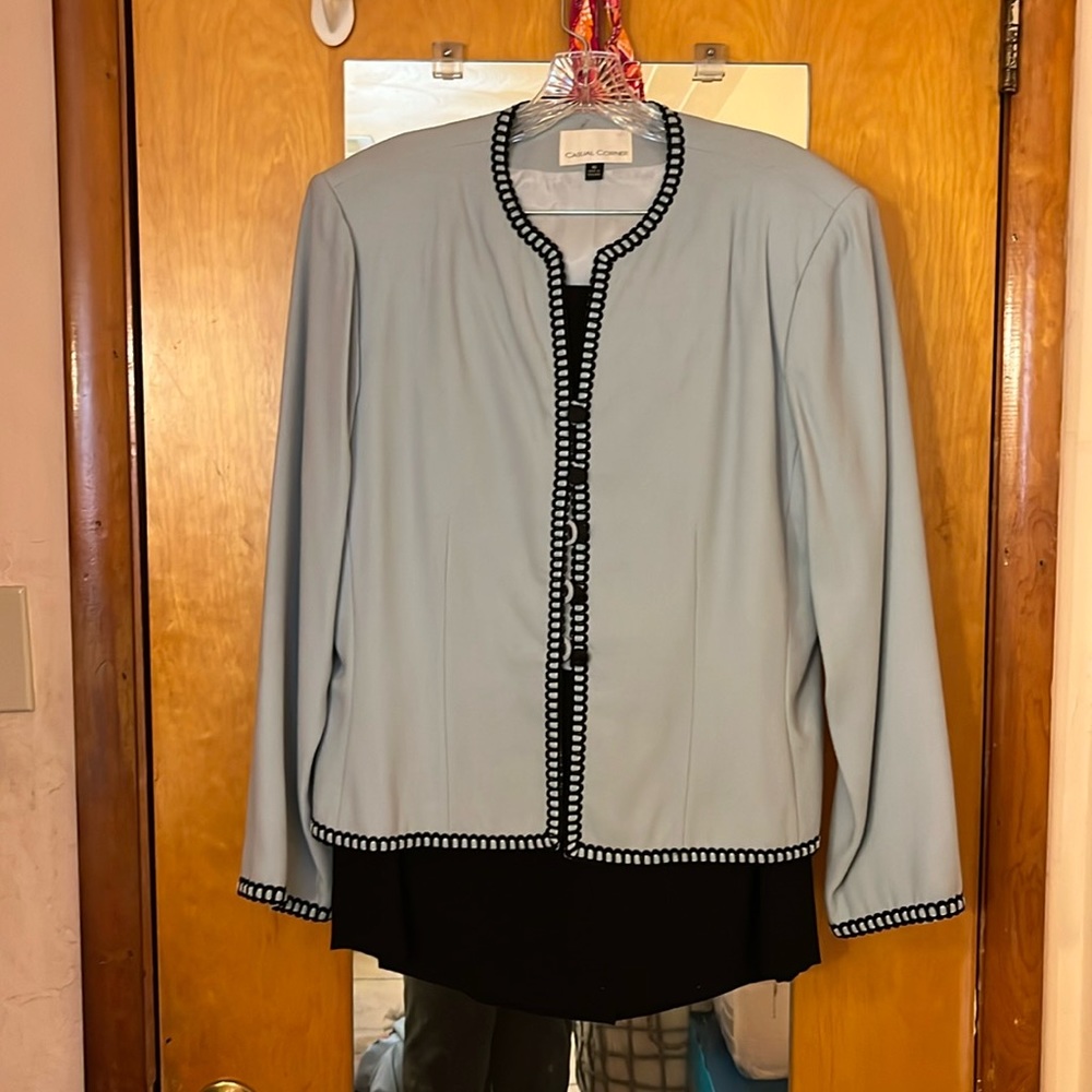 Casual corner skirt and jacket set